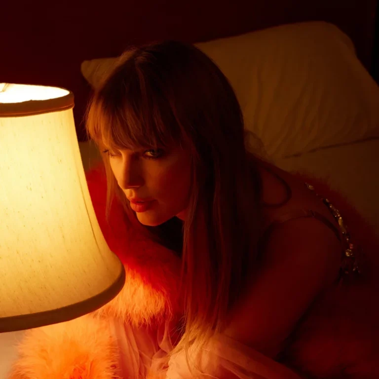 Taylor Swift alcança marca histórica na Billboard 200; Drake e Beatles também se destacam