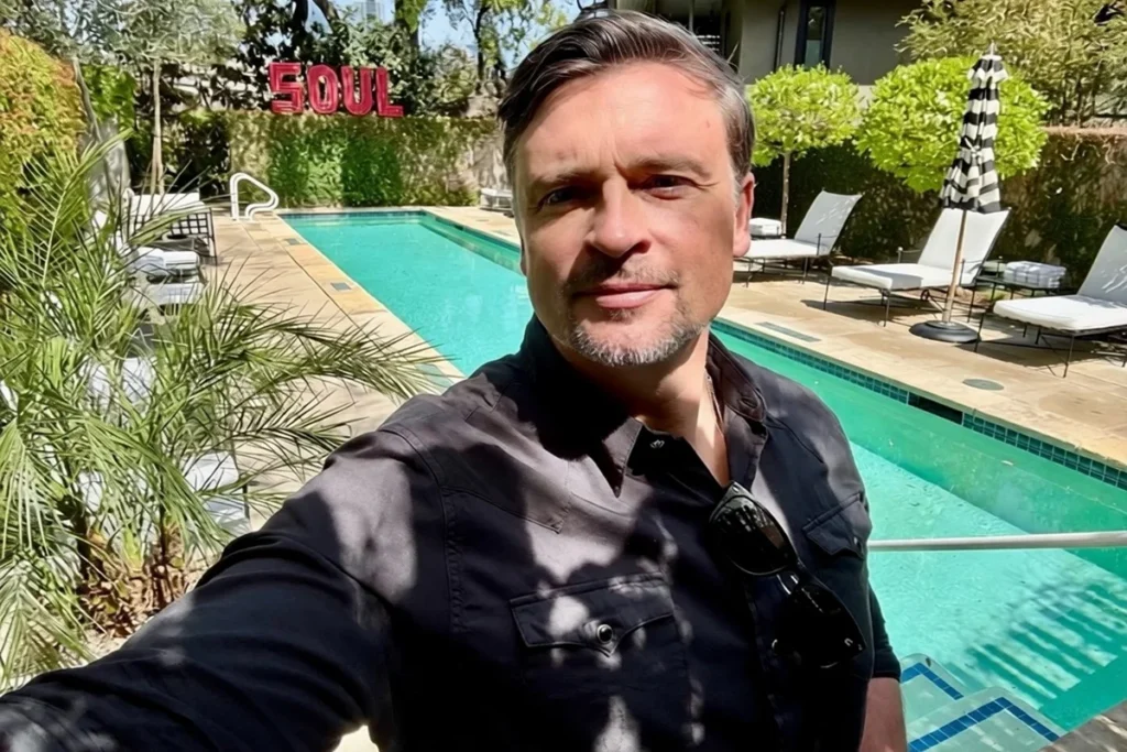 Tom Welling apaga nude publicado por engano, mas imagem viraliza nas redes