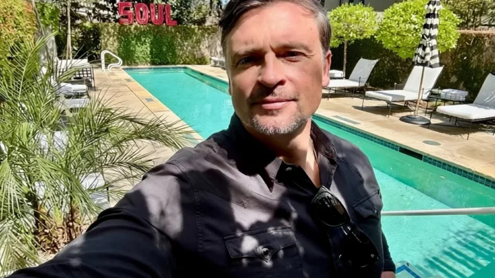 Tom Welling apaga nude publicado por engano, mas imagem viraliza nas redes